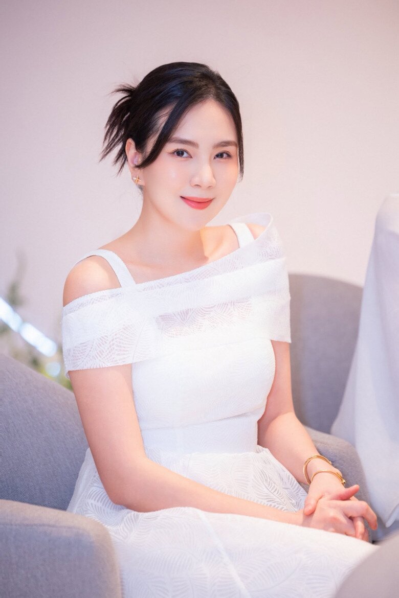 Từ 68kg khi mang thai, Mai Ngọc từng bước lấy lại hình thể cân đối sau sinh.