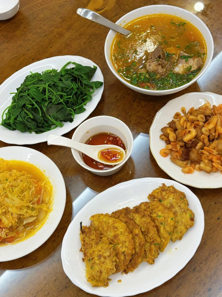 Nữ MC ưu tiên thực phẩm giàu protein, rau xanh và hạn chế đồ ngọt trong hành trình giảm cân.