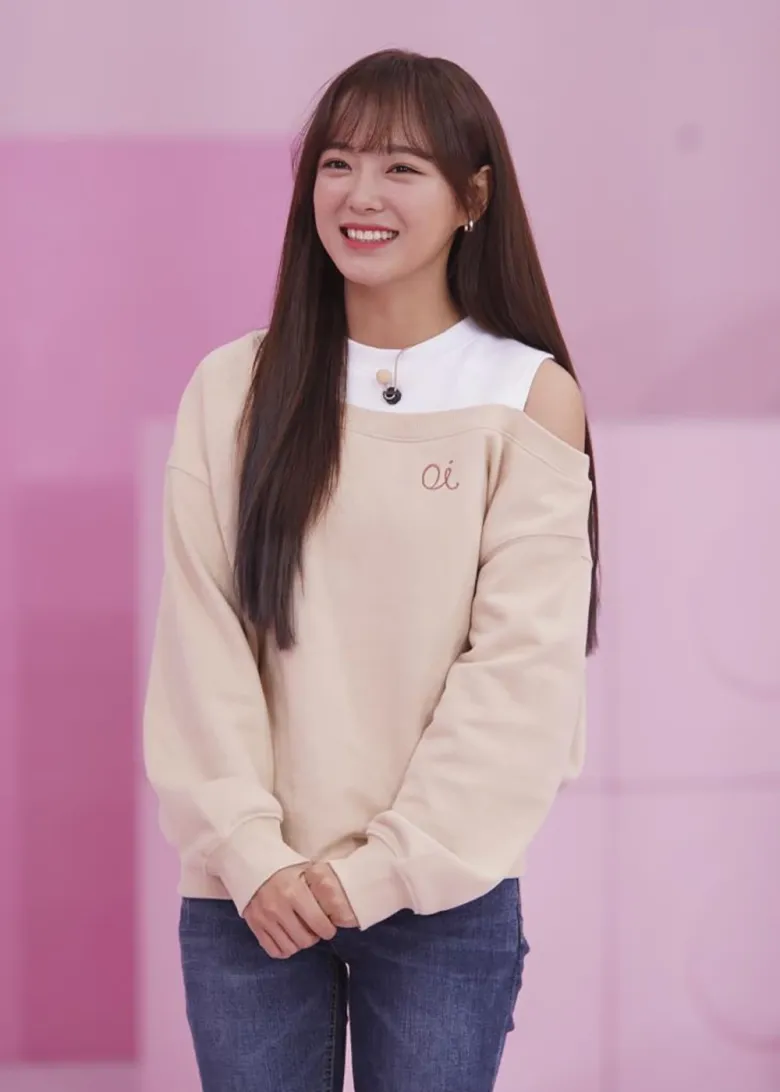 Kim Se Jeong trong Hẹn Hò Chốn Công Sở mang đến làn gió mới cho thời trang văn phòng với phong cách trẻ trung, năng động và đầy năng lượng.
