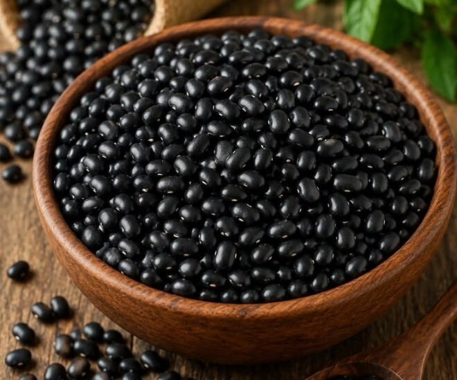 Với giá khoảng 70.000 đồng/kg, đỗ đen là loại hạt quen thuộc, dễ tìm và có giá trị dinh dưỡng đáng chú ý. Nhờ dễ kết hợp với nhiều món ăn, loại hạt này có thể được đưa vào thực đơn hằng ngày theo nhiều hình thức khác nhau.