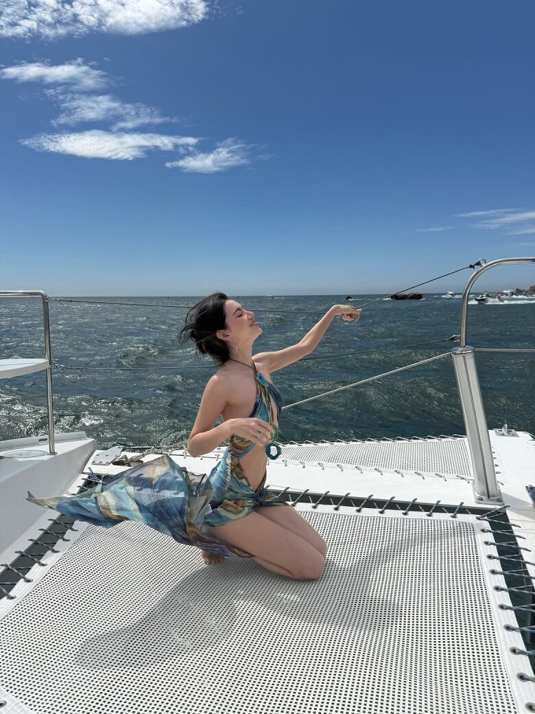 Mỹ nhân amp;#34;đắt giáamp;#34; của làng giải trí xứ chùa Vàng diện bikini đẹp mê mẩn, U35 chăm mặc cut-out hút trọn ánh nhìn - 2