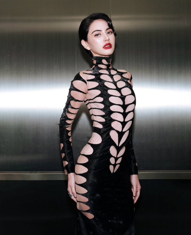 Biểu tượng thời trang Thái Lan Mai Davika khoe body cực phẩm, thu hút mọi ánh nhìn khi mặc chiếc váy cut-out táo bạo.