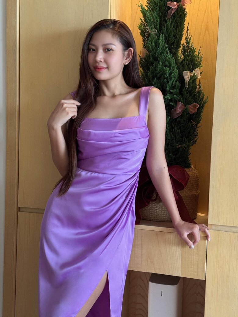 Hiện tại, sau hai lần sinh nở, Chúng Huyền Thanh vẫn tự tin diện những thiết kế tôn đường cong, cho thấy cơ thể đã trở lại trạng thái cân đối và khỏe khoắn.