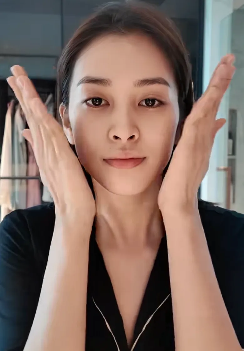 Mỹ nhân amp;#34;ngàn năm có mộtamp;#34; chuộng lối makeup như không, khoe vẻ trẻ trung, xứng danh nhan sắc amp;#34;tỷ lệ vàngamp;#34; - 4
