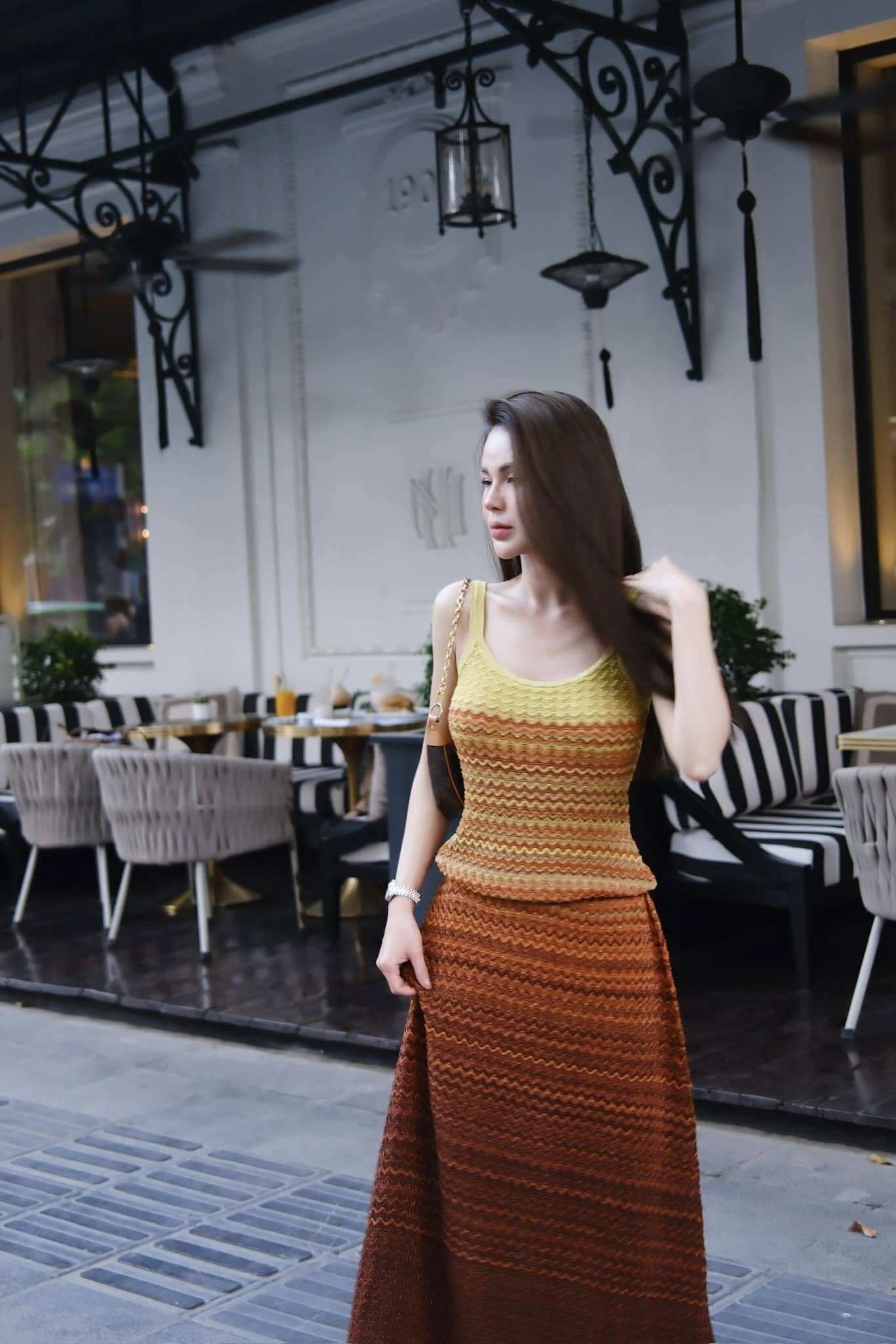 Nữ diễn viên VTV ghi điểm với gu mặc đa dạng, tôn trọn lợi thế hình thể.
