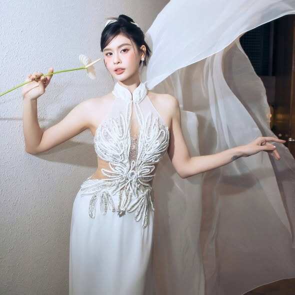 Trương Quỳnh Anh ghi dấu ấn trong cả lĩnh vực ca hát và diễn xuất, trở thành gương mặt quen thuộc của màn ảnh Việt từ cuối những năm 2000.