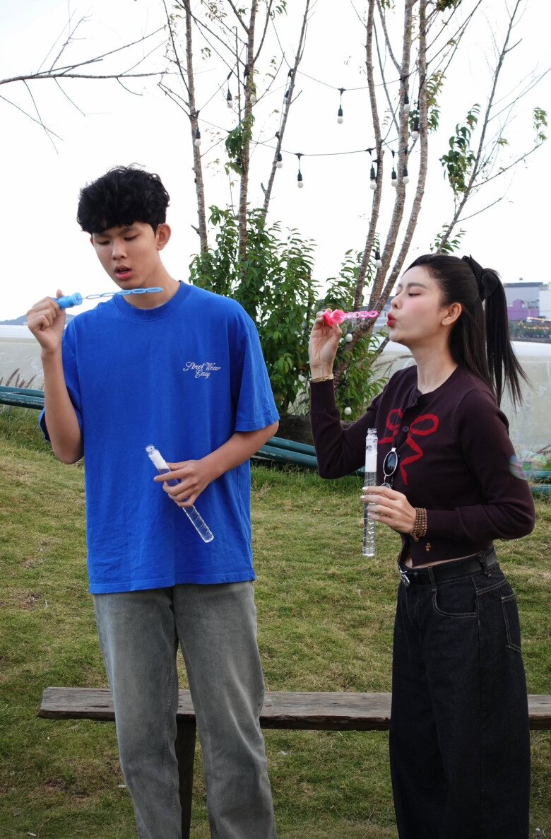 Trương Quỳnh Anh thường xuyên chia sẻ khoảnh khắc đời thường cùng con.