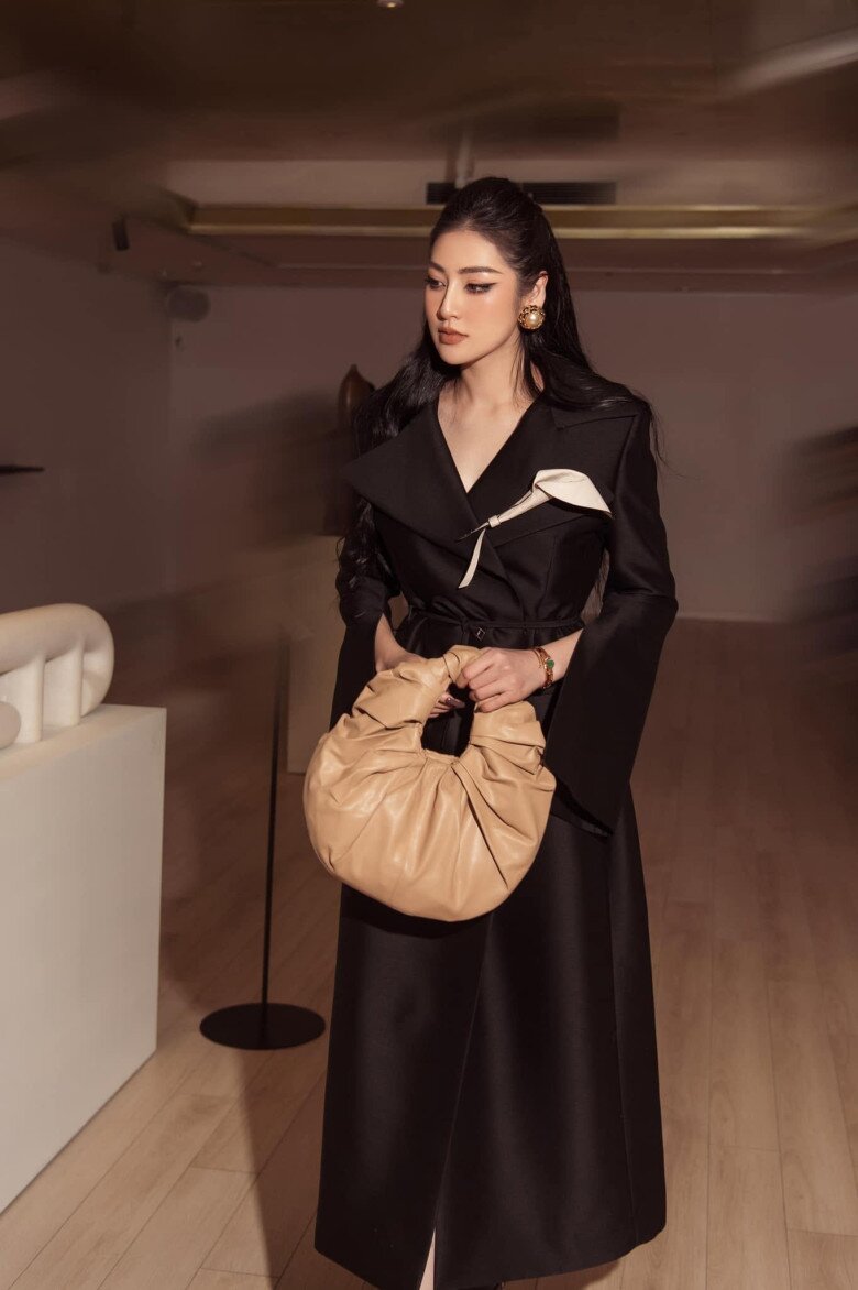 Những mẫu túi hiệu trở thành điểm nhấn trong phong cách tối giản của người đẹp.