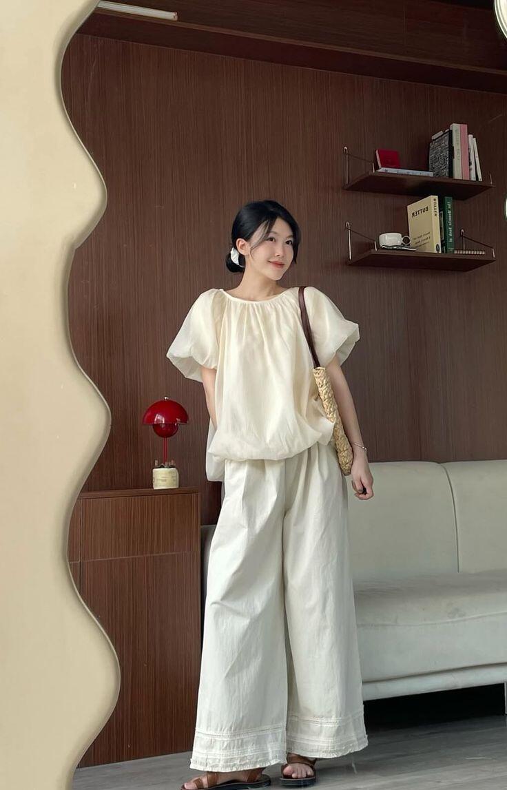 Phối đồ cân đối giúp nàng gầy tạo cảm giác vóc dáng đầy đặn, hài hòa hơn.