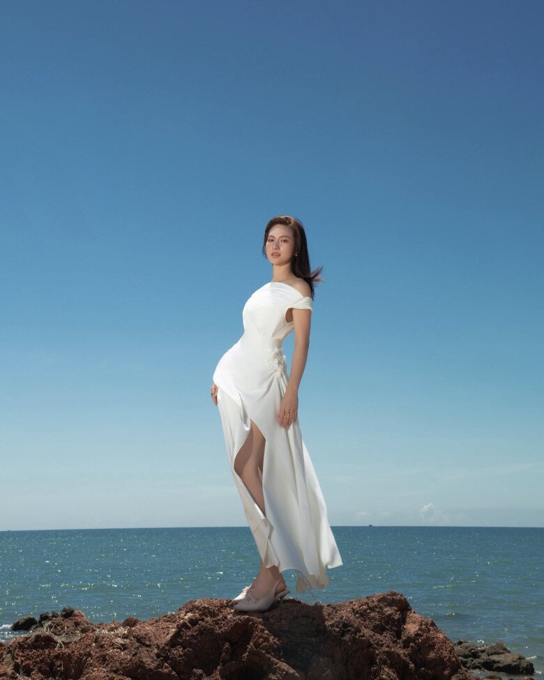 Không chỉ gây ấn tượng bằng diễn xuất, Phương Anh Đào còn được yêu mến nhờ hình ảnh thanh lịch trong đời thường.