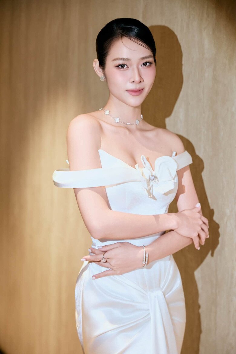 Diệp Bảo Ngọc được ưu ái gọi với danh xưng Ngọc nữ trăm tỷ vì những bộ phim điện ảnh cô tham gia đều đạt doanh thu phòng vé vượt mốc 100 tỷ đồng.