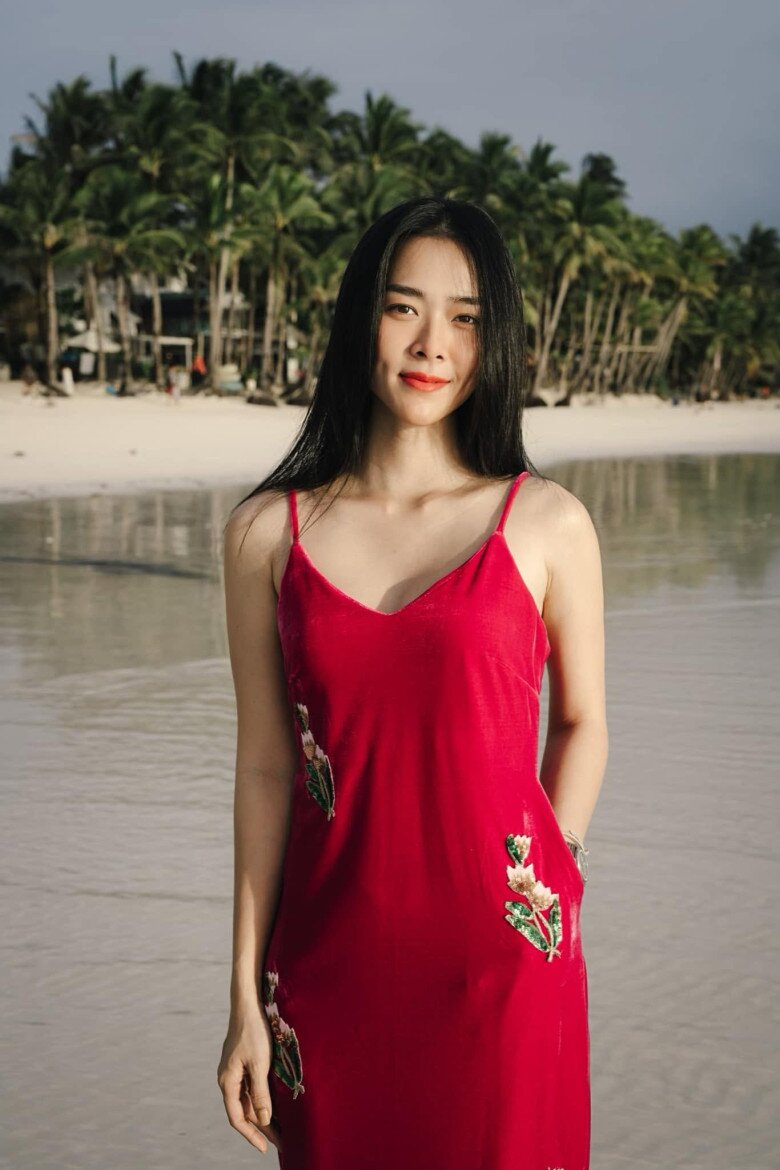 Trong từng khung hình, Diệp Bảo Ngọc đều cho thấy gu thời trang ngày càng đa dạng, biến hóa linh hoạt theo hòan cảnh.