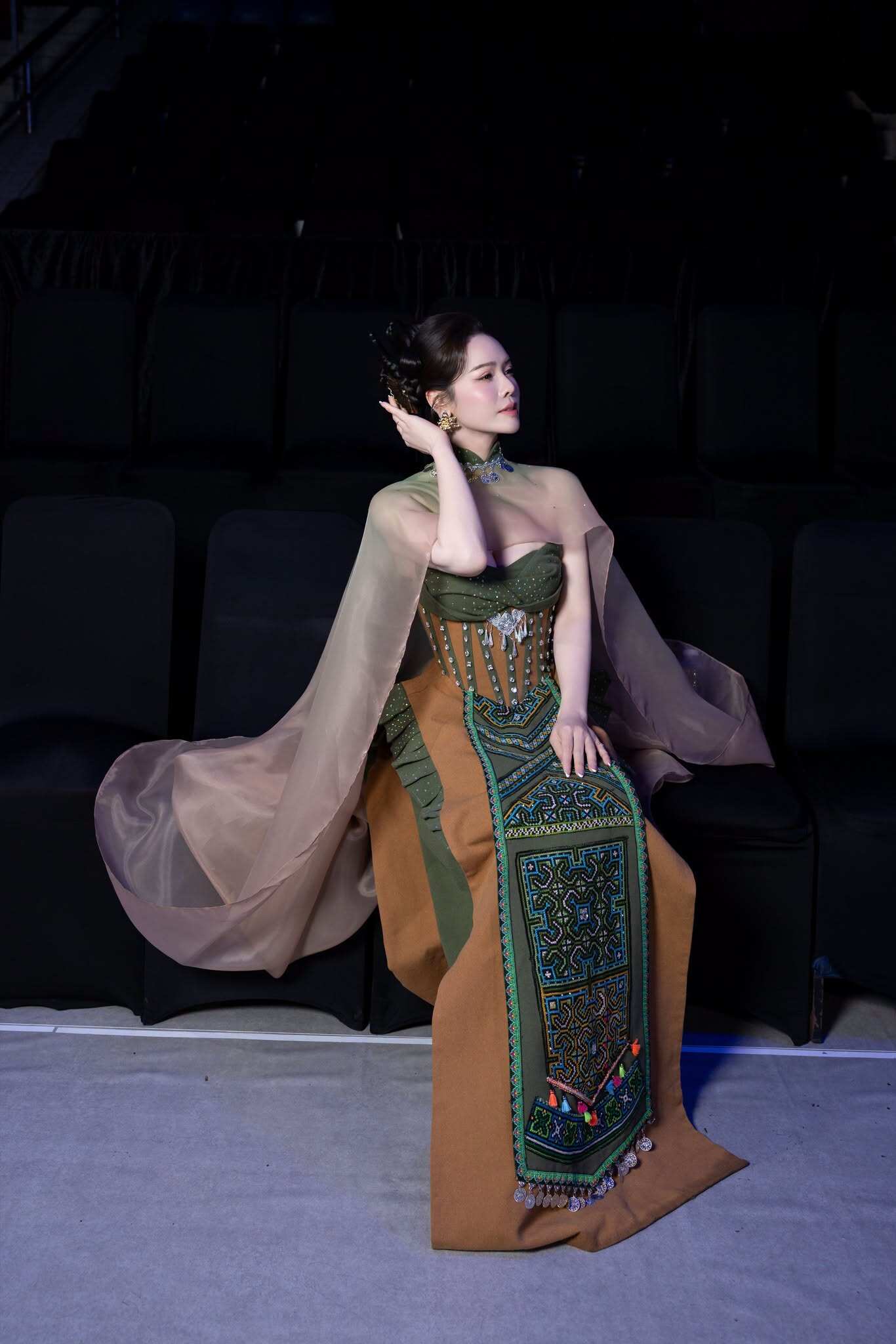 Nữ chủ tịch là mẹ đơn thân không cần đồ hiệu vẫn sang, sống giàu sướng trong biệt thự 20 tỷ - 15