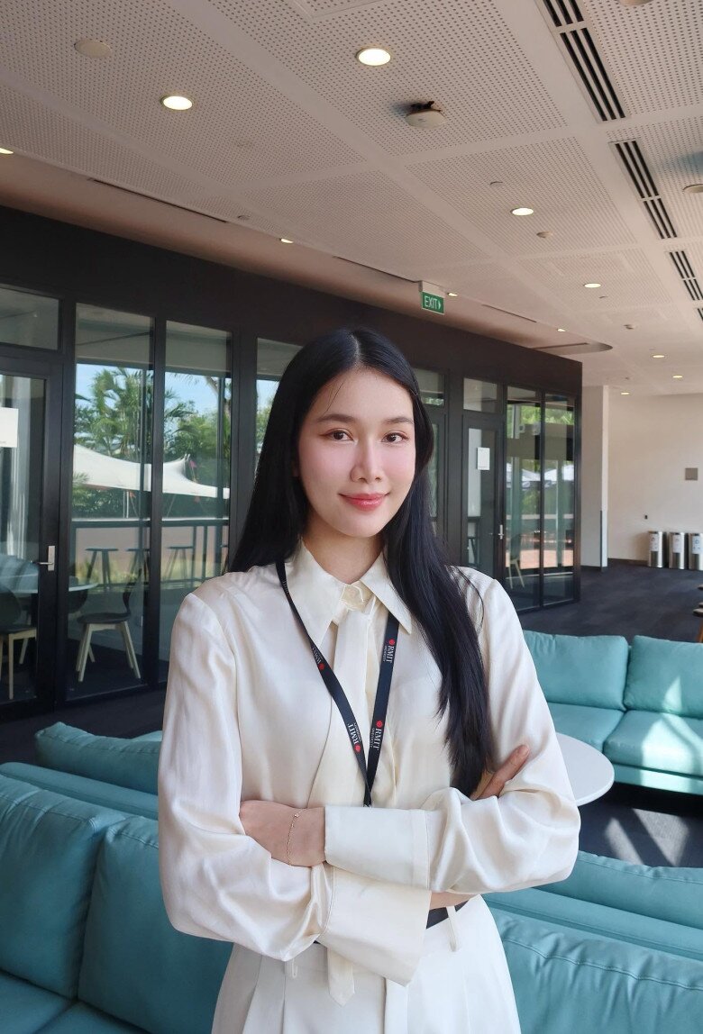 Phương Anh sở hữu tủ đồ với những items basic.