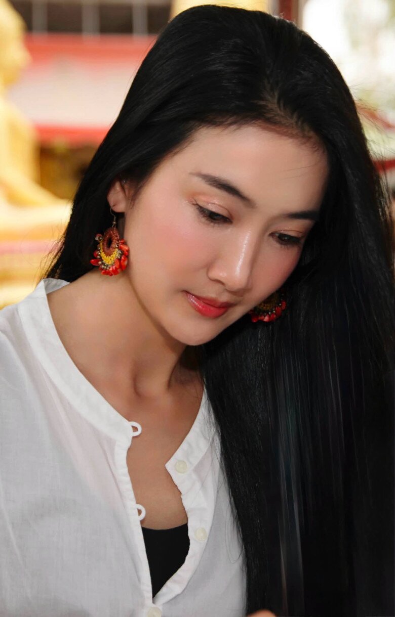 Quỳnh Lam khoe vẻ đẹp trong trẻo ở ngưỡng tuổi tứ tuần.