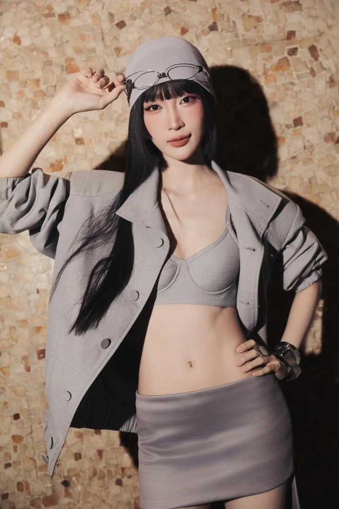 Sở hữu visual amp;#34;không góc chếtamp;#34;, mỹ nhân Vbiz chăm diện đồ ngắn cũn khoe vòng eo 57cm đầy mê hoặc - 1