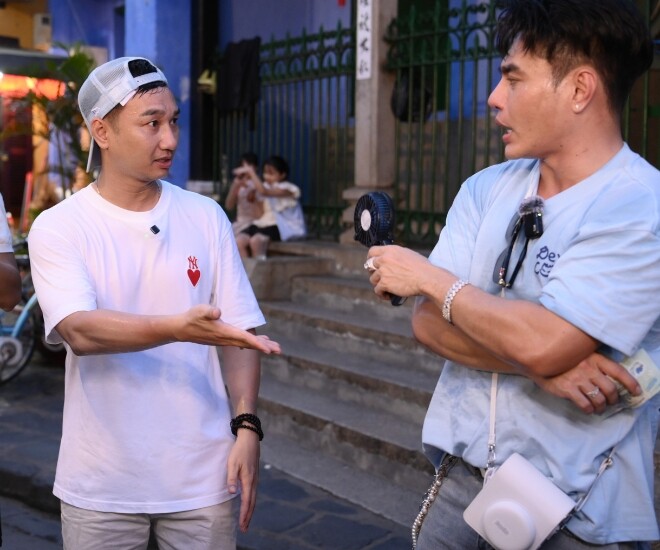 Không tiền, không điện thoại, các ông bố bắt đầu học nghề để lo bữa tối cho các con.