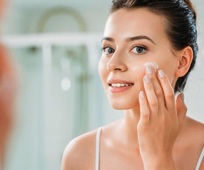 Không bôi kem chống nắng khiến làn da dễ chịu tác động từ tia UV.