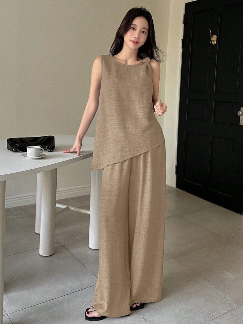 Bộ trang phục thoáng mát và sành điệu từ linen giúp phái nữ tận hưởng từng khoảnh khắc trong cuộc sống, dù là khi làm việc hay thong thả nghỉ ngơi.