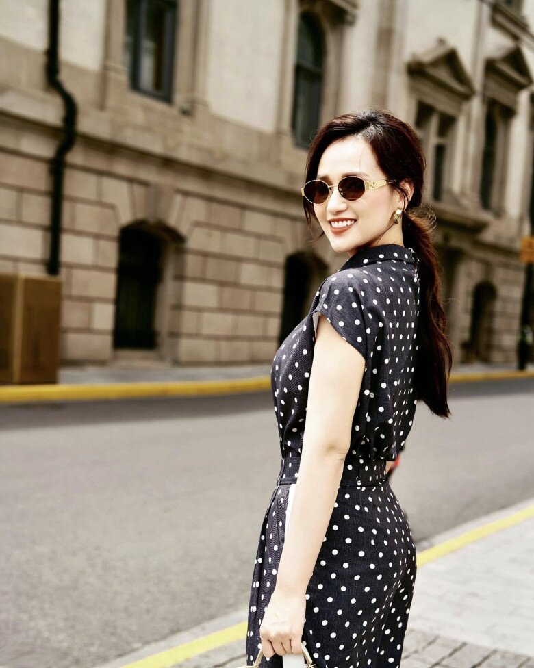 Tủ đồ tối giản của phụ nữ thành đạt: Trang Nhung tiết chế vẻ gợi cảm, Lã Thanh Huyền U41 càng mặc thanh lịch càng cuốn hút - 8