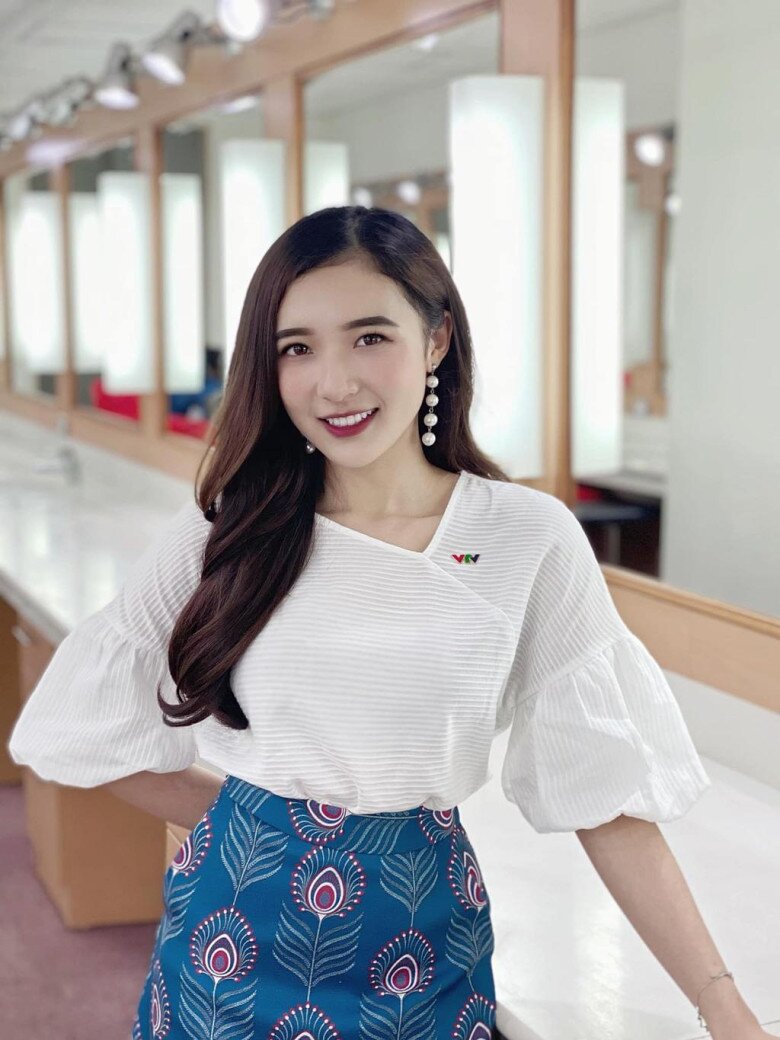 MC Vũ Phương Thảo ghi điểm với phong cách thanh lịch, hiện đại dù sở hữu chiều cao khiêm tốn.