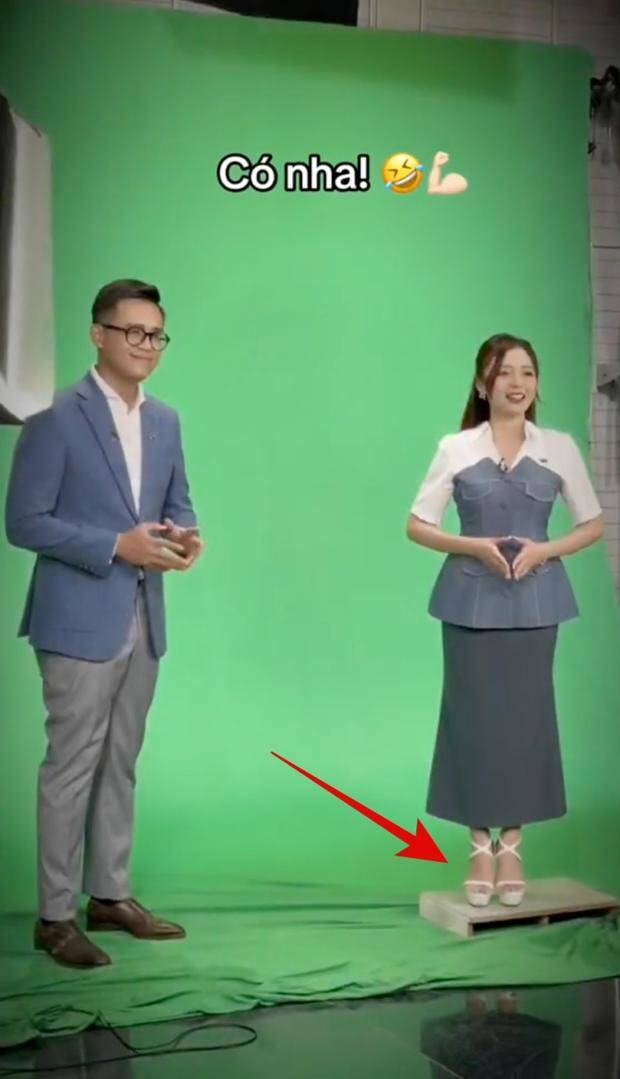 Giày cao gót mũi nhọn là phụ kiện được Vũ Phương Thảo thường xuyên lựa chọn để tăng hiệu quả tôn dáng.