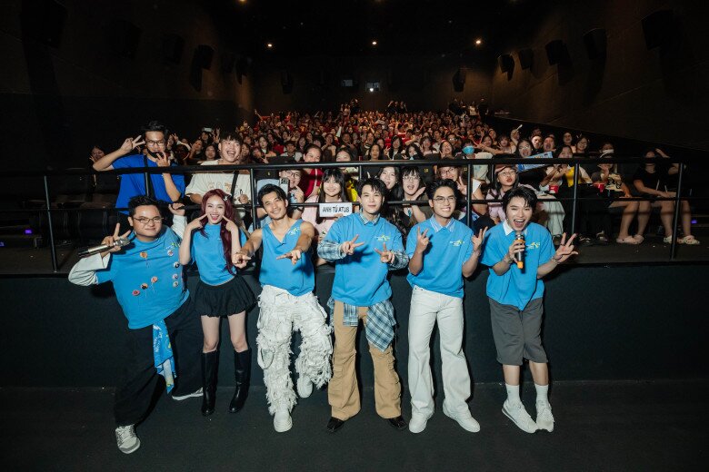 Dàn nghệ sĩ có mặt trong buổi công chiếu đầu tiên. MC Trấn Thành và rapper Captain Boy đã vắng mặt vì vướng lịch cá nhân.