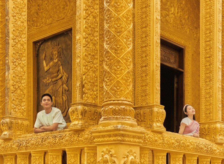Ở tuổi 23, cô đứng giữa hai hình ảnh: Một Phương Mỹ Chi trưởng thành, tự tin và hiện đại hơn, nhưng vẫn giữ sự mềm mại, mộc mạc và tình cảm với những giá trị truyền thống.