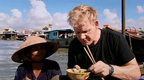Gordon Rao Gordon Ramsay tôn kính món ăn Việt