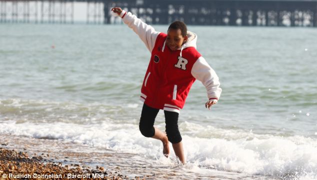 Khối u 2 kg trên mặt biến bé gái thành #039;Ngưu Ma Vương#039; - 3