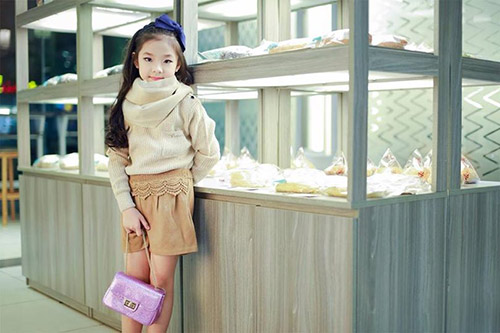 Vẻ đẹp mẫu nhí 7 tuổi được mệnh danh “Tiểu Hồ Ngọc Hà” - 13