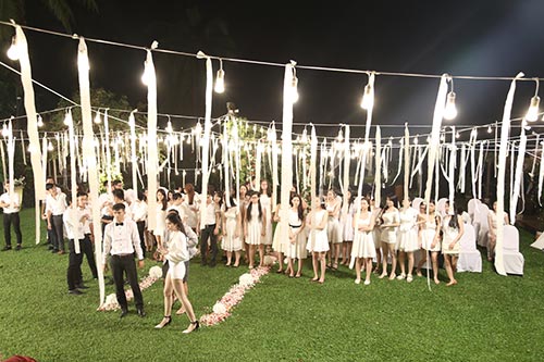 Thủy Tiên bất ngờ tung ảnh đám cưới gây xôn xao - 5