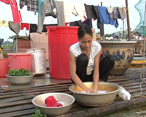 Chuyện tình đôi vợ chồng nghèo xóm gốm rong - 6