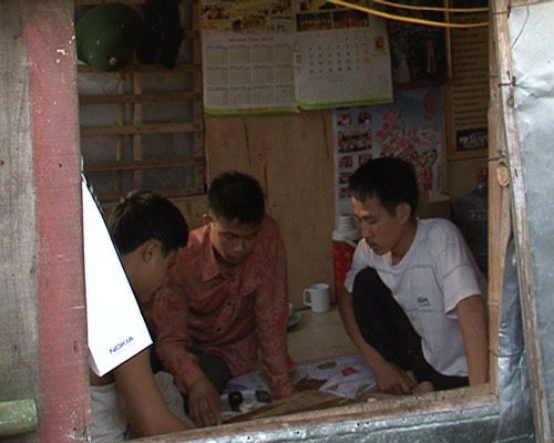 Chuyện tình đôi vợ chồng nghèo xóm gốm rong - 5