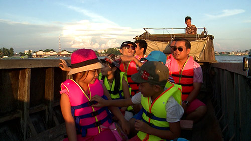 Tập 8 Bố ơi: Phan Anh bán bánh xèo đắt hàng nhờ hút khách nữ - 1