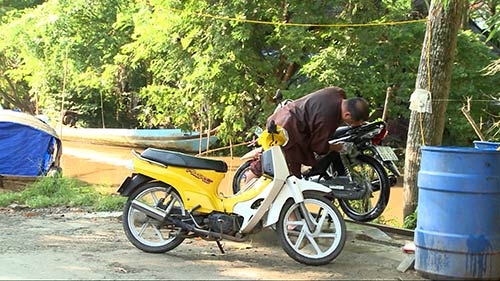 Tập 8 Bố ơi: Phan Anh bán bánh xèo đắt hàng nhờ hút khách nữ - 6