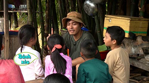 Tập 8 Bố ơi: Phan Anh bán bánh xèo đắt hàng nhờ hút khách nữ - 3