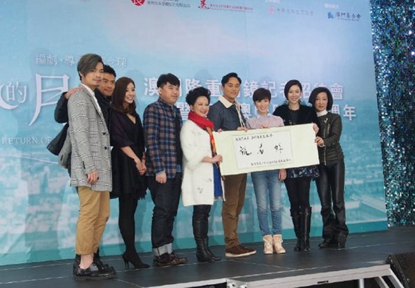 Lâm Chí Dĩnh chi tiền quot;khủngquot; đưa vợ con đi du lịch - 14