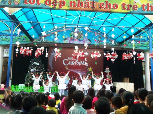 Trường mầm non, tiểu học tưng bừng đón Noel - 13