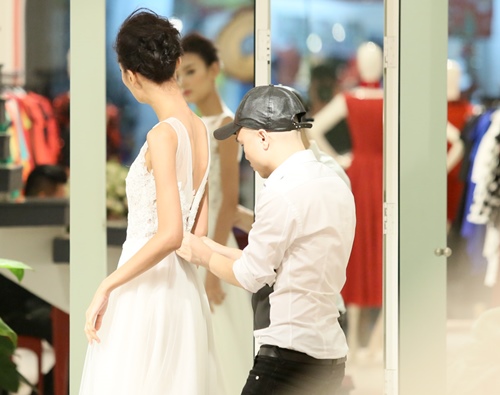 Lê Thúy một mình đi thử váy cưới - 7