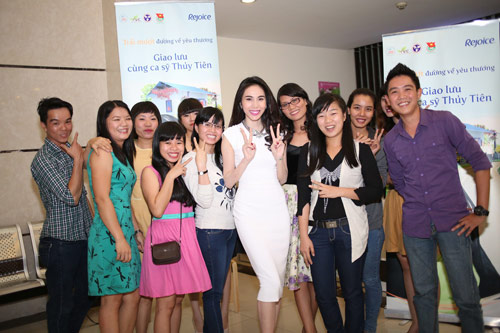 Thuỷ Tiên tiết lộ về lễ cưới tại quê nhà - 2