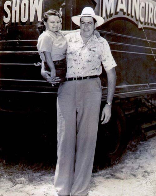 Tình yêu kỳ lạ của gã khổng lồ và cô gái không chân - 4