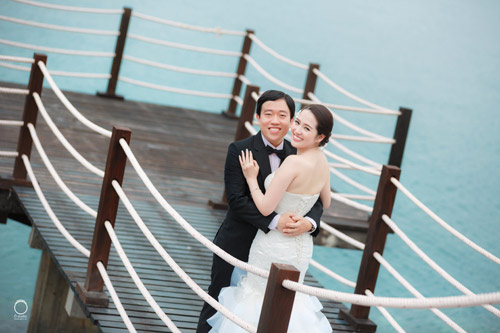 Chú rể bị thương vẫn liều ngâm nước chụp ảnh cưới - 4