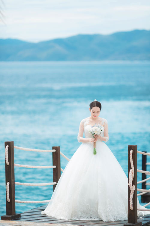 Chú rể bị thương vẫn liều ngâm nước chụp ảnh cưới - 3