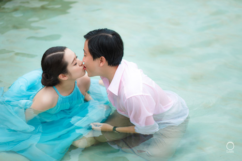 Chú rể bị thương vẫn liều ngâm nước chụp ảnh cưới - 10