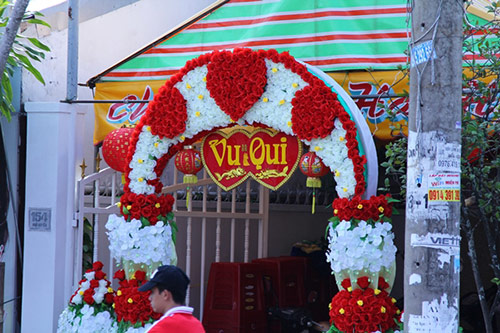 Thủy Tiên - Công Vinh tụng kinh Bát Dương trước ngày cưới - 1