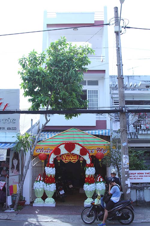 Thủy Tiên - Công Vinh tụng kinh Bát Dương trước ngày cưới - 2