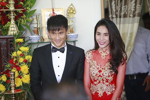 Thủy Tiên - Công Vinh hạnh phúc trao nhẫn cưới - 41