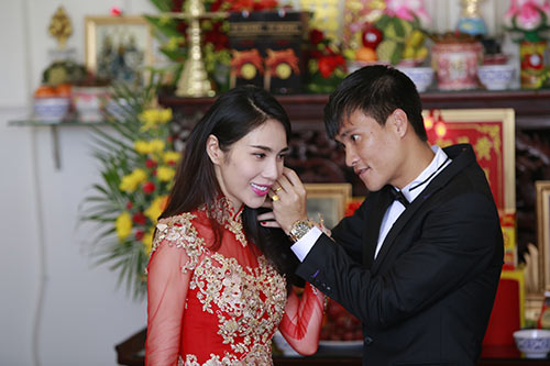 Thủy Tiên - Công Vinh hạnh phúc trao nhẫn cưới - 36