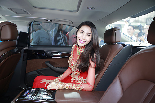 Thủy Tiên - Công Vinh hạnh phúc trao nhẫn cưới - 25